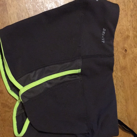 Nike running shorts - Picture 5 of 5
